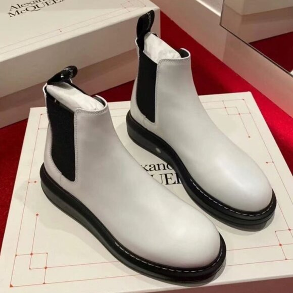 NIB Alexander Mcqueen Leather Snow Chelsea Boots